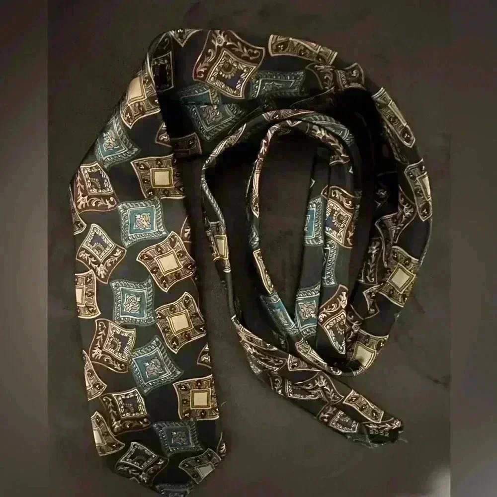 Free 💎Vintage Executive Club Neck Tie - Picture 4 of 12